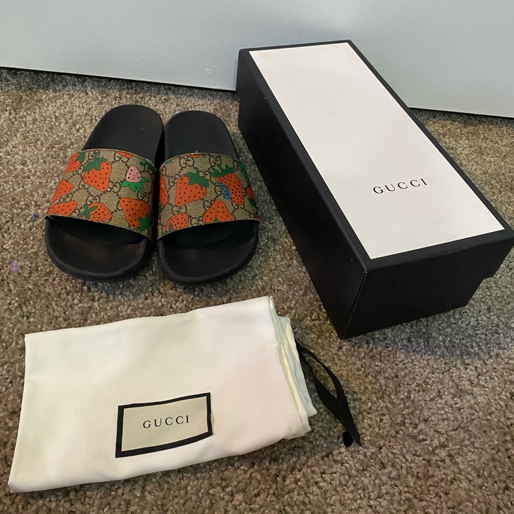 Gucci Strawberry Slides 🍓